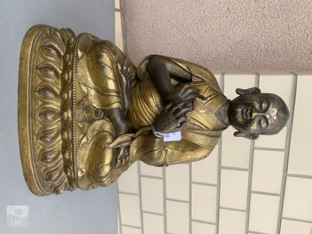 A large parcel gilt-bronze figure of a lama - 图6